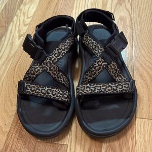 Teva Hurricane Verge leopard print women size 9